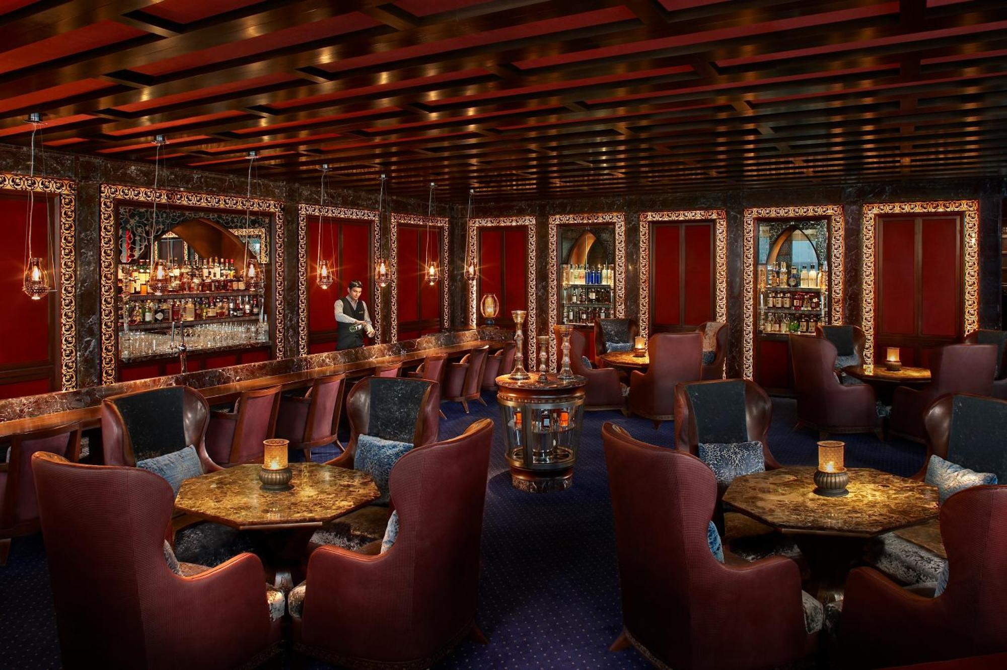 The Leela Ambience Gurugram Hotel & Residences - The Luxury Urban Sanctuary Gurgaon Restaurant billede The interior of the nightclub