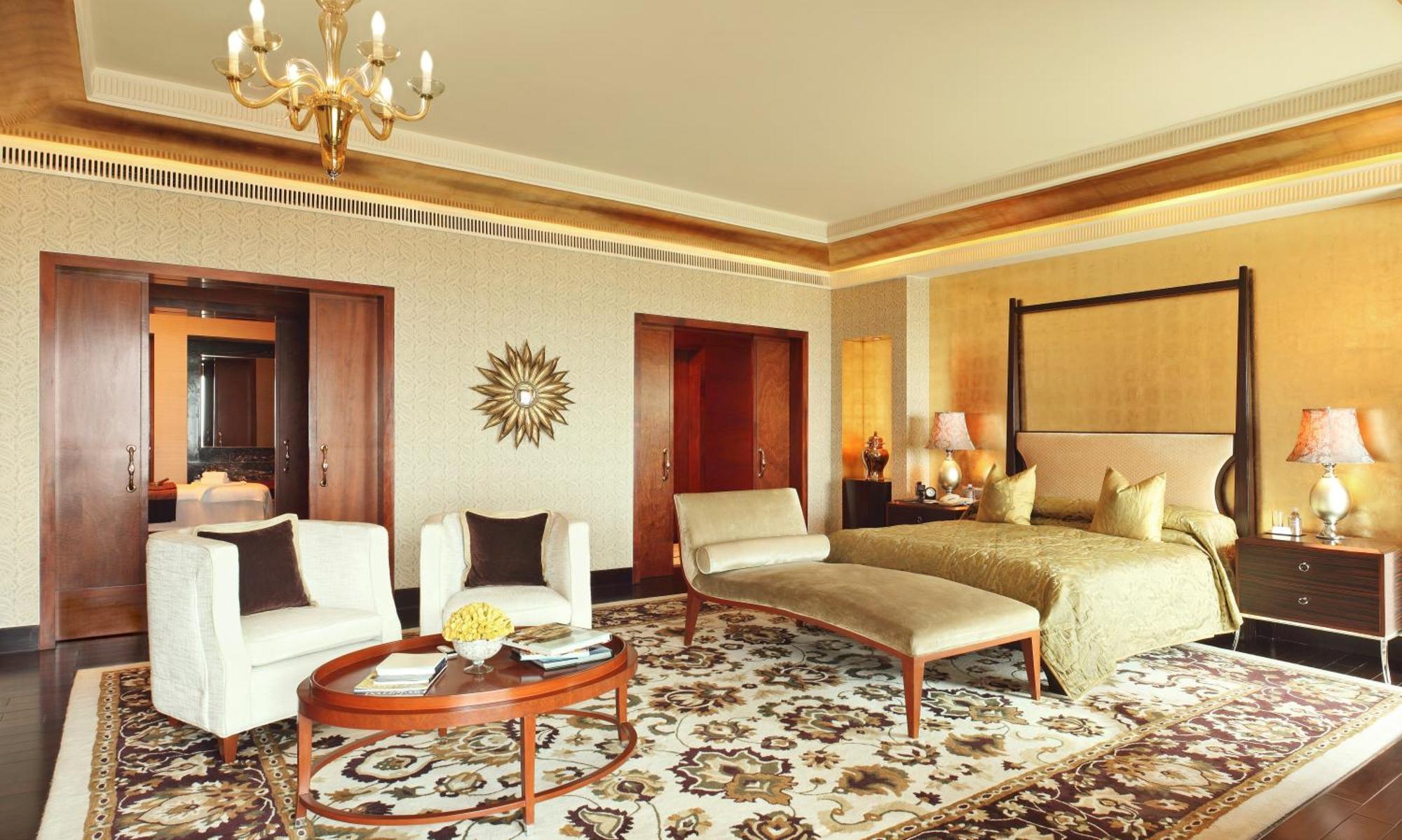 The Leela Ambience Gurugram Hotel & Residences - The Luxury Urban Sanctuary Gurgaon Eksteriør billede A bedroom at the Taj Mahal Palace