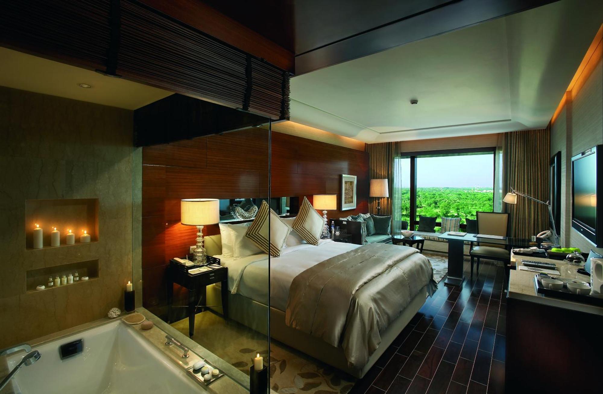 The Leela Ambience Gurugram Hotel & Residences - The Luxury Urban Sanctuary Gurgaon Eksteriør billede A room at The Oberoi, Mumbai