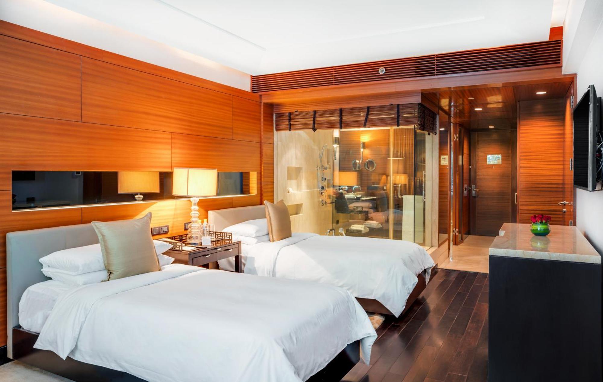 The Leela Ambience Gurugram Hotel & Residences - The Luxury Urban Sanctuary Gurgaon Eksteriør billede Deluxe Room