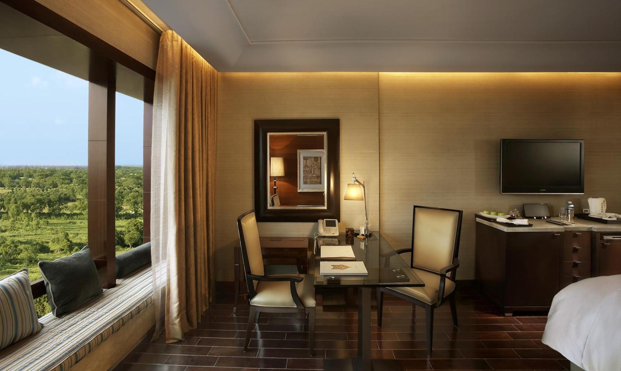 The Leela Ambience Gurugram Hotel & Residences - The Luxury Urban Sanctuary Gurgaon Eksteriør billede A room at the Taj Bengal