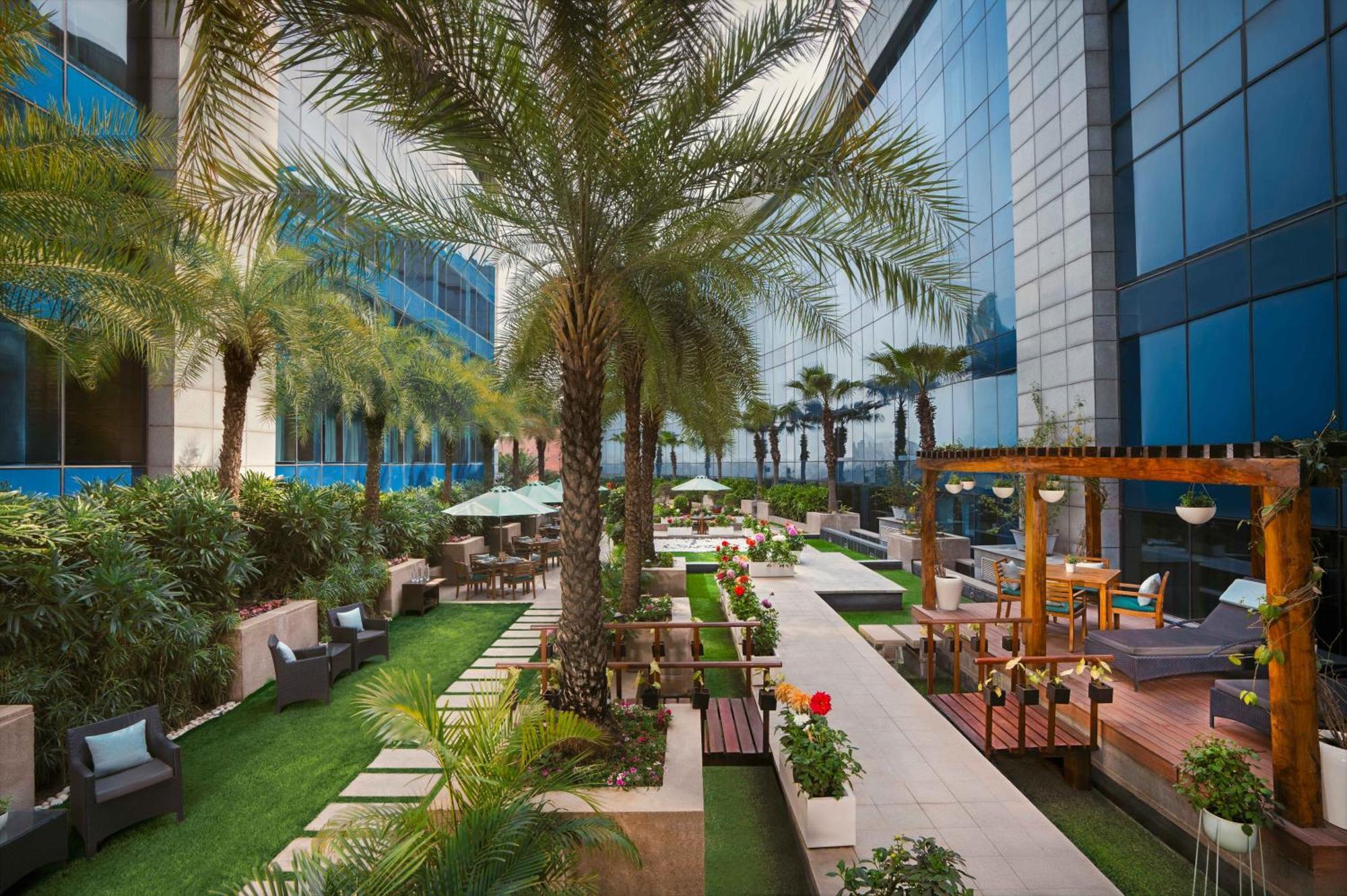 The Leela Ambience Gurugram Hotel & Residences - The Luxury Urban Sanctuary Gurgaon Eksteriør billede The Park, Hyderabad