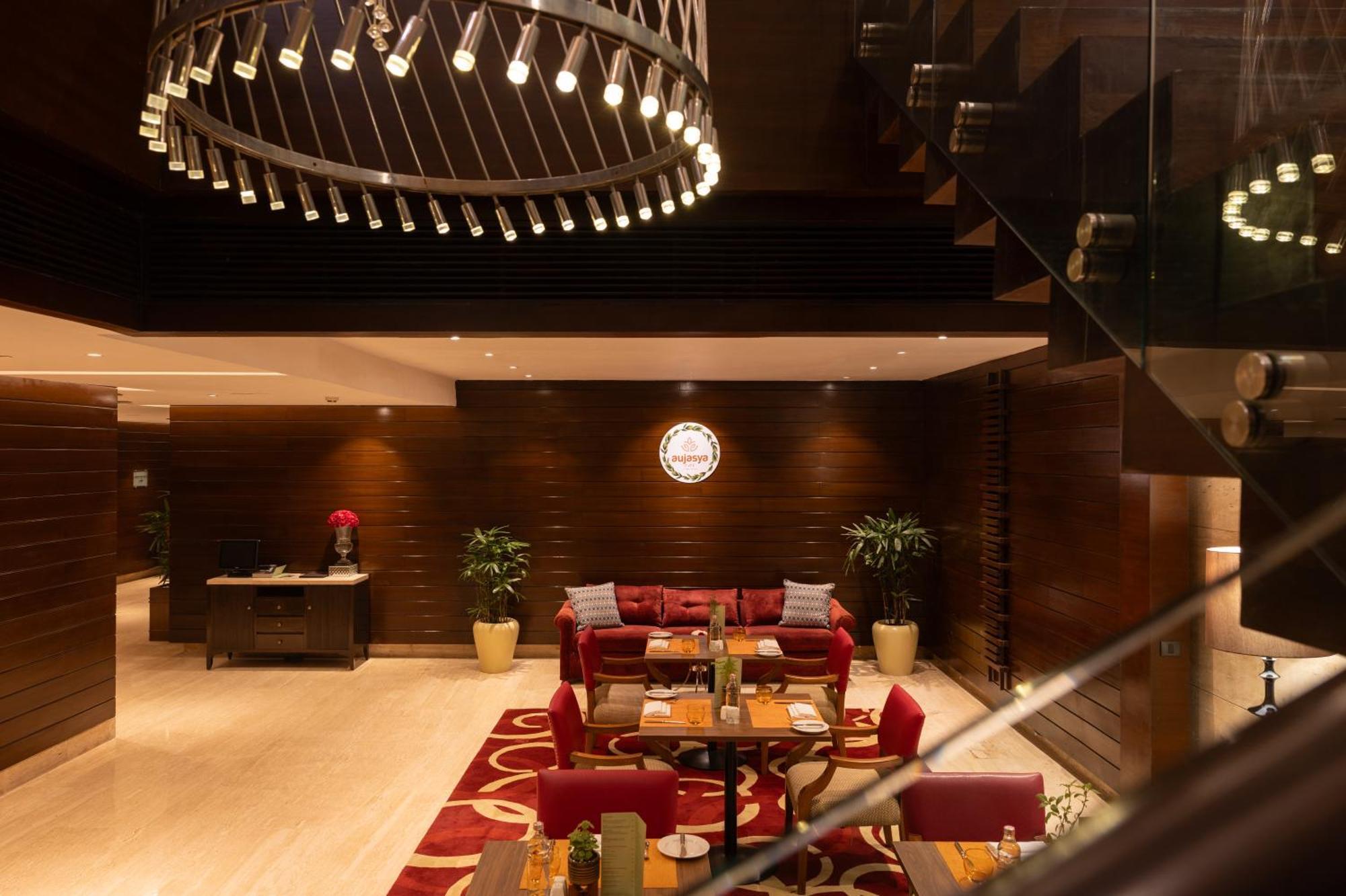 The Leela Ambience Gurugram Hotel & Residences - The Luxury Urban Sanctuary Gurgaon Eksteriør billede Lobby