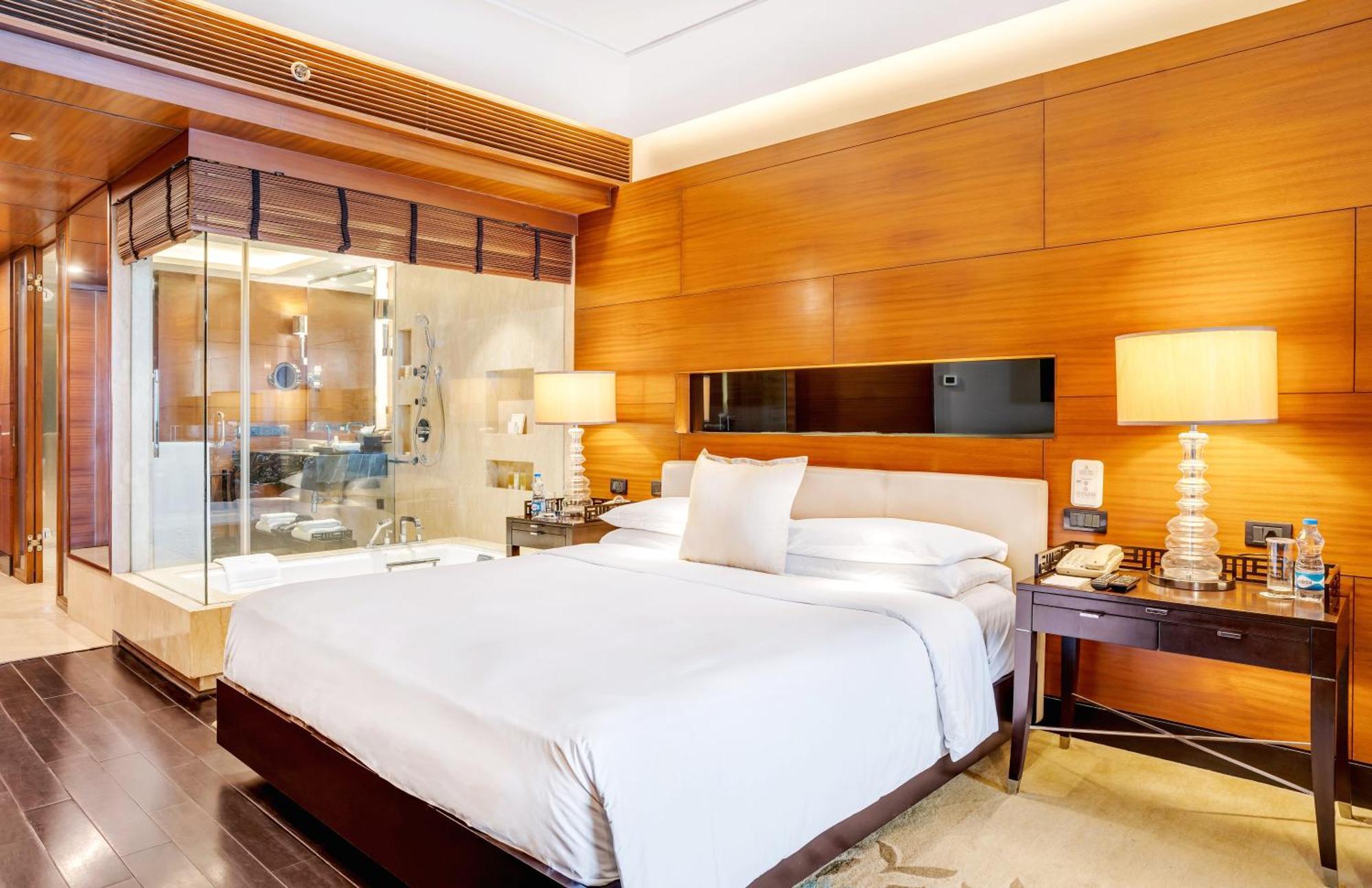 The Leela Ambience Gurugram Hotel & Residences - The Luxury Urban Sanctuary Gurgaon Eksteriør billede