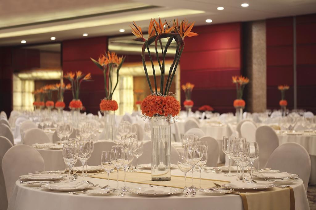 The Leela Ambience Gurugram Hotel & Residences - The Luxury Urban Sanctuary Gurgaon Eksteriør billede The Grand Ballroom