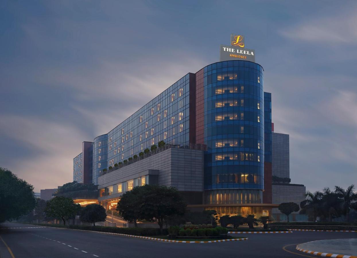 The Leela Ambience Gurugram Hotel & Residences - The Luxury Urban Sanctuary Gurgaon Eksteriør billede The hotel at night